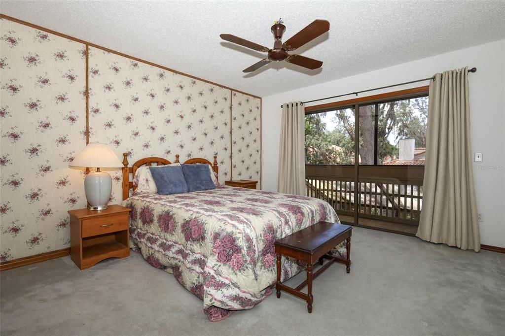 合同活跃: $379,900 (3 贝兹, 2 浴室, 1844 平方英尺)