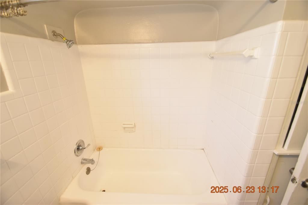 Activo con contrato: $1,750 (2 camas, 1 baños, 1250 Pies cuadrados)