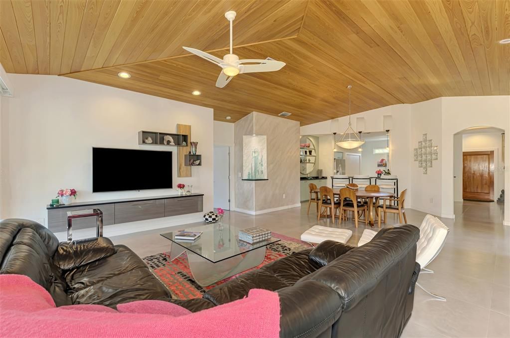 En Renta: $14,000 (4 camas, 3 baños, 2341 Pies cuadrados)