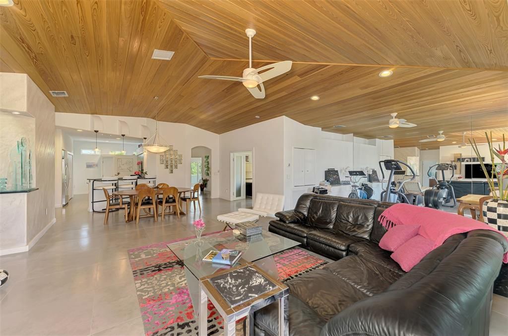 En Renta: $14,000 (4 camas, 3 baños, 2341 Pies cuadrados)