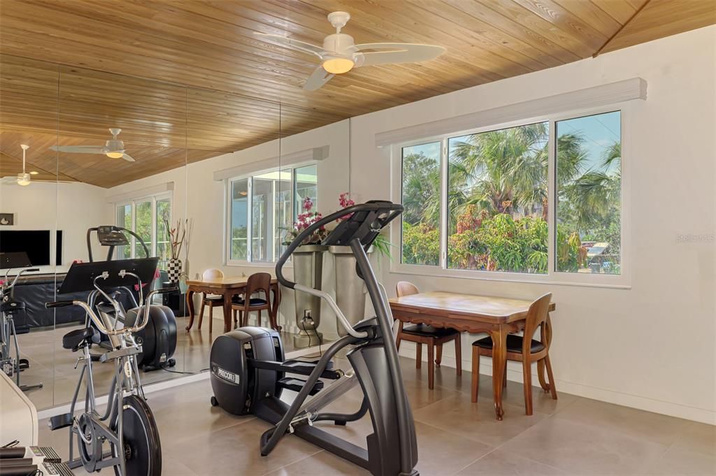 En Renta: $14,000 (4 camas, 3 baños, 2341 Pies cuadrados)