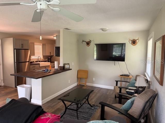 For Sale: $374,900 (1 beds, 1 baths, 640 Square Feet)