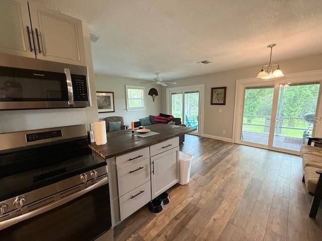 For Sale: $374,900 (1 beds, 1 baths, 640 Square Feet)