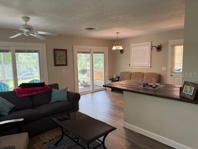 For Sale: $374,900 (1 beds, 1 baths, 640 Square Feet)