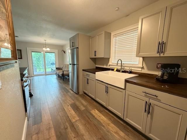 For Sale: $374,900 (1 beds, 1 baths, 640 Square Feet)