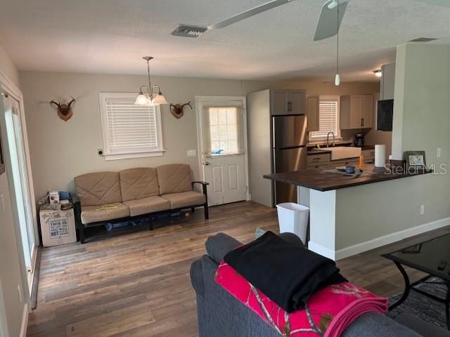For Sale: $374,900 (1 beds, 1 baths, 640 Square Feet)