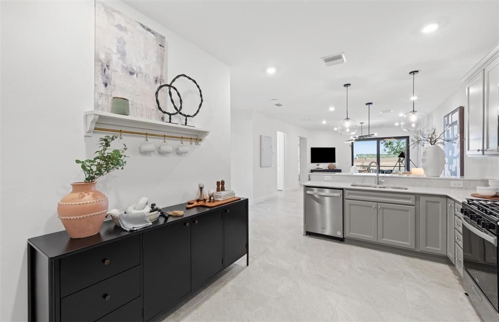 待售: $379,990 (2 贝兹, 2 浴室, 1448 平方英尺)