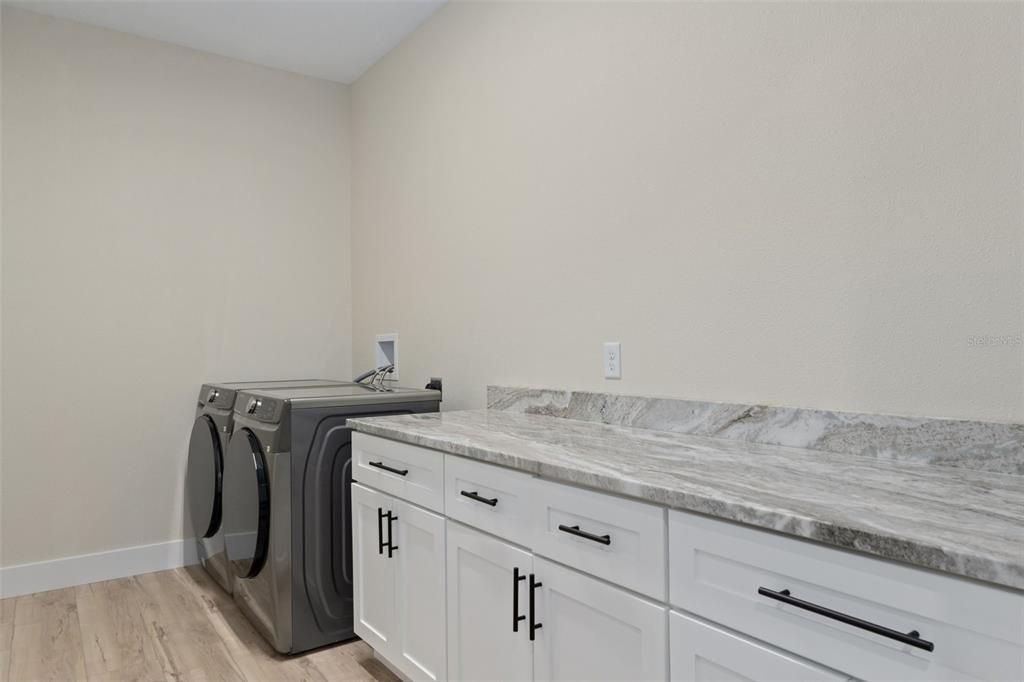 待售: $549,999 (3 贝兹, 3 浴室, 2397 平方英尺)