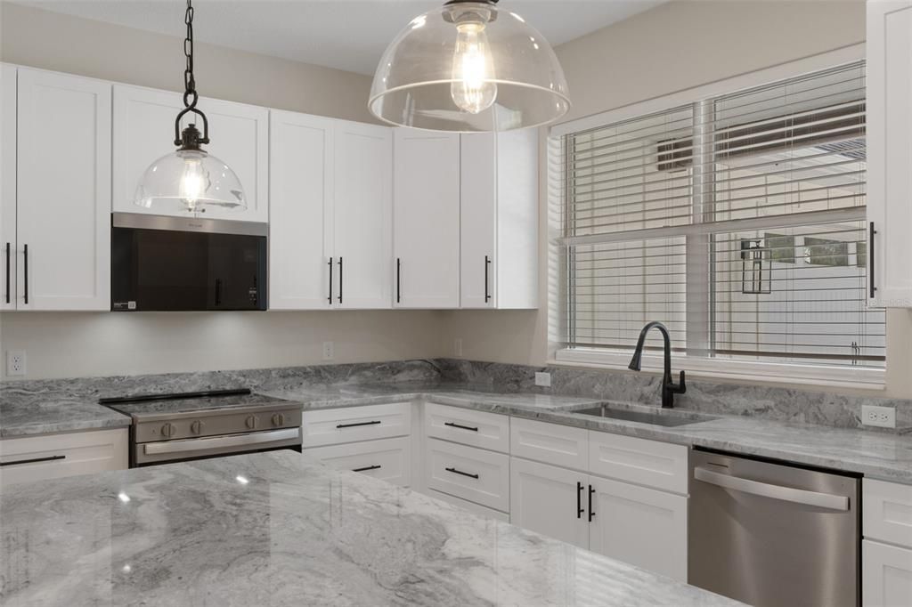 待售: $549,999 (3 贝兹, 3 浴室, 2397 平方英尺)