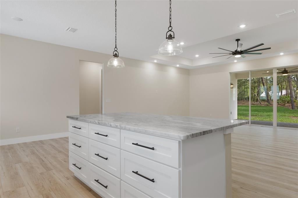 待售: $549,999 (3 贝兹, 3 浴室, 2397 平方英尺)