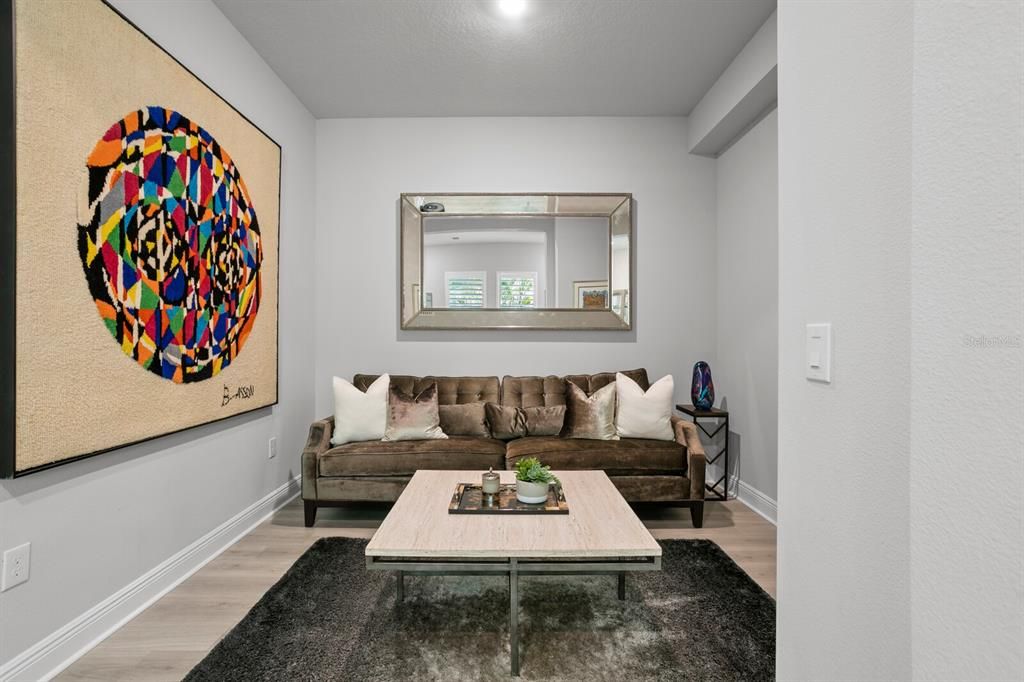 合同活跃: $5,000 (3 贝兹, 2 浴室, 2503 平方英尺)