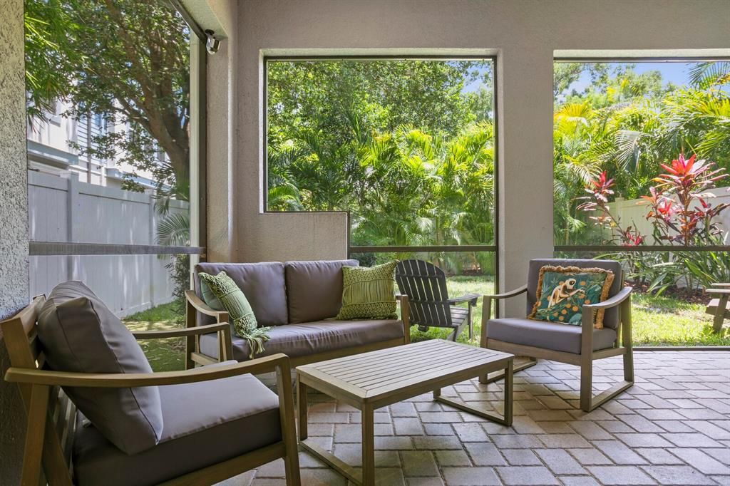 合同活跃: $5,000 (3 贝兹, 2 浴室, 2503 平方英尺)