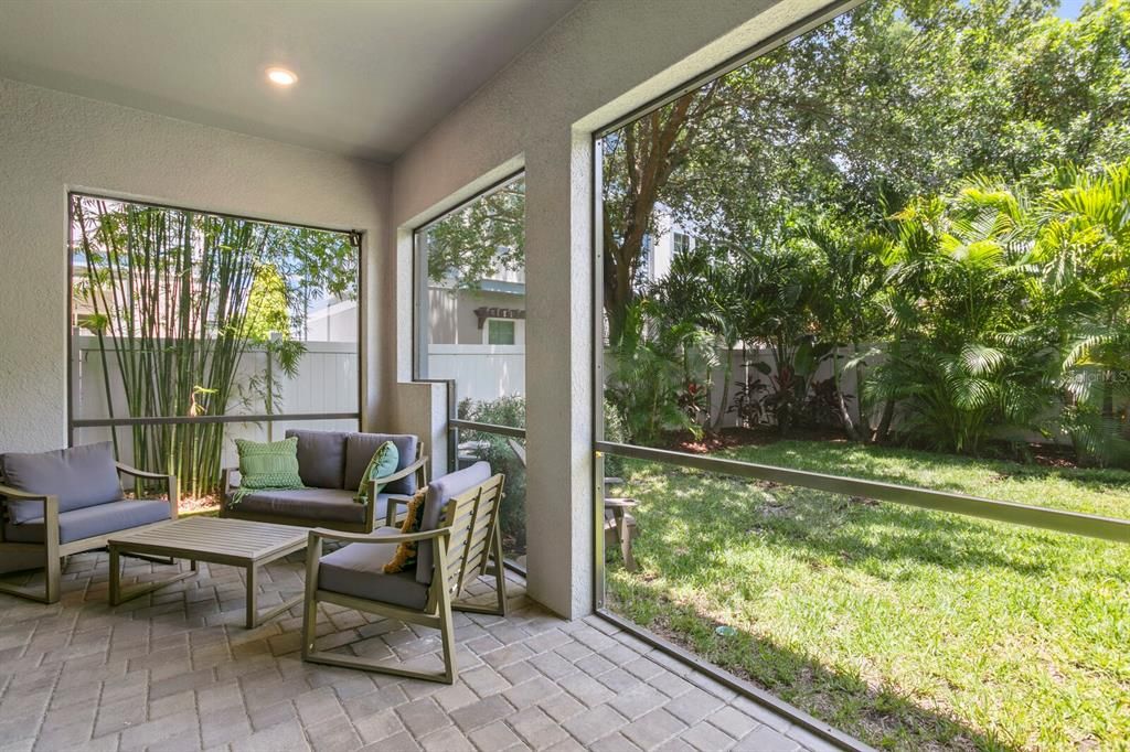 合同活跃: $5,000 (3 贝兹, 2 浴室, 2503 平方英尺)