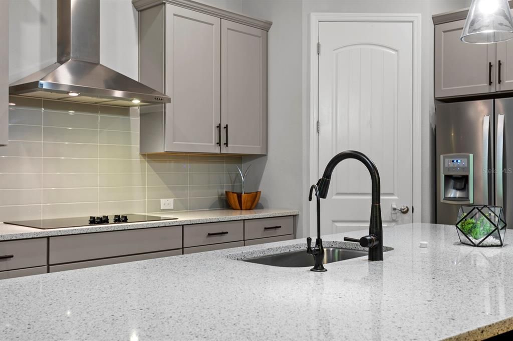 合同活跃: $5,000 (3 贝兹, 2 浴室, 2503 平方英尺)