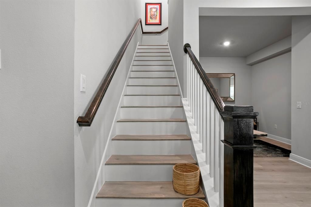 合同活跃: $5,000 (3 贝兹, 2 浴室, 2503 平方英尺)