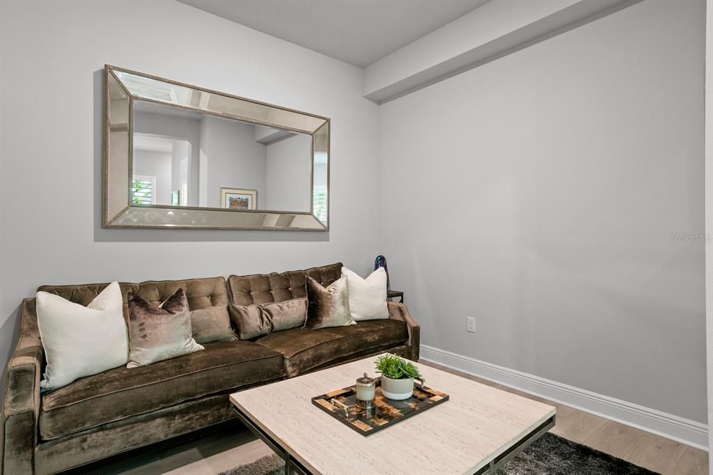 合同活跃: $5,000 (3 贝兹, 2 浴室, 2503 平方英尺)