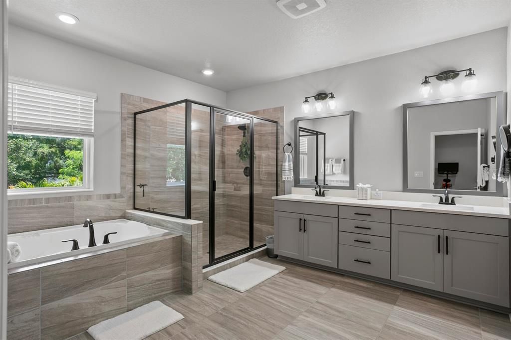 合同活跃: $5,000 (3 贝兹, 2 浴室, 2503 平方英尺)