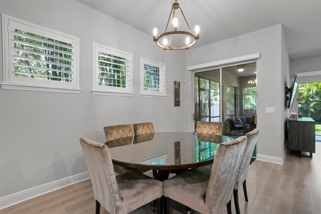 合同活跃: $5,000 (3 贝兹, 2 浴室, 2503 平方英尺)