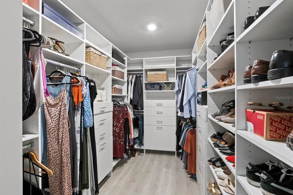 合同活跃: $5,000 (3 贝兹, 2 浴室, 2503 平方英尺)