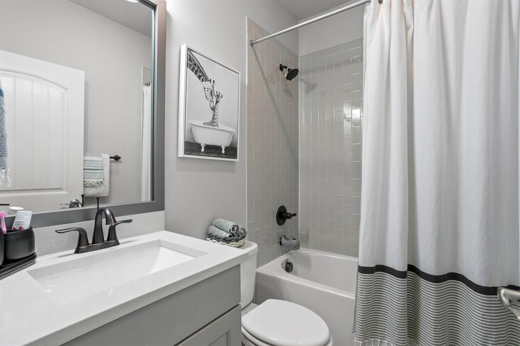 合同活跃: $5,000 (3 贝兹, 2 浴室, 2503 平方英尺)