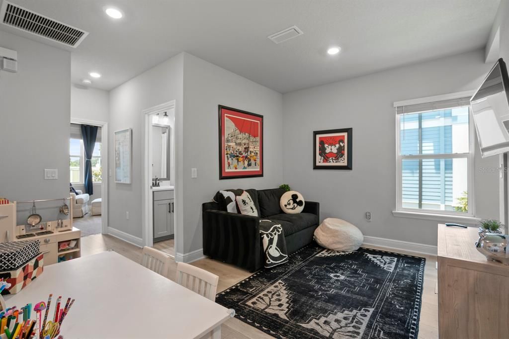 合同活跃: $5,000 (3 贝兹, 2 浴室, 2503 平方英尺)