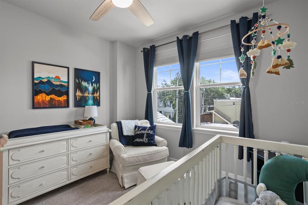 合同活跃: $5,000 (3 贝兹, 2 浴室, 2503 平方英尺)