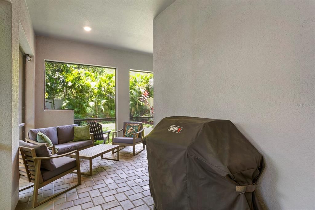 合同活跃: $5,000 (3 贝兹, 2 浴室, 2503 平方英尺)