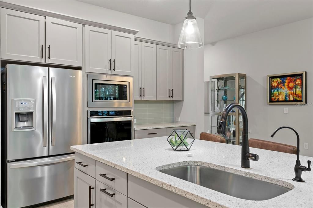 合同活跃: $5,000 (3 贝兹, 2 浴室, 2503 平方英尺)