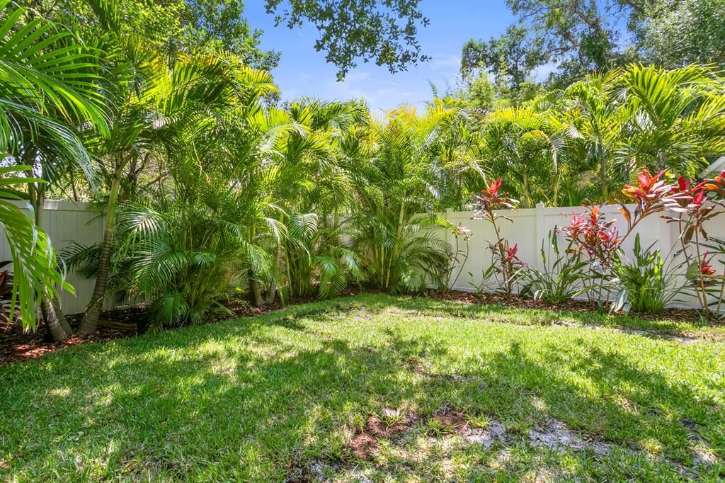 合同活跃: $5,000 (3 贝兹, 2 浴室, 2503 平方英尺)