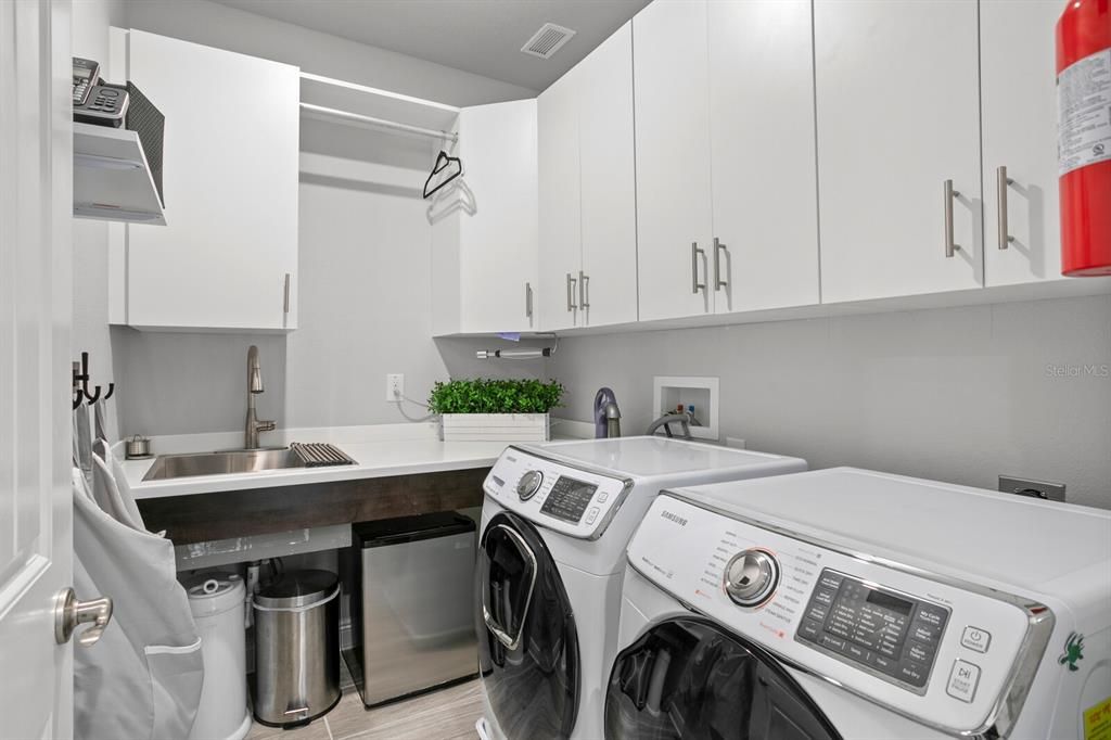 合同活跃: $5,000 (3 贝兹, 2 浴室, 2503 平方英尺)