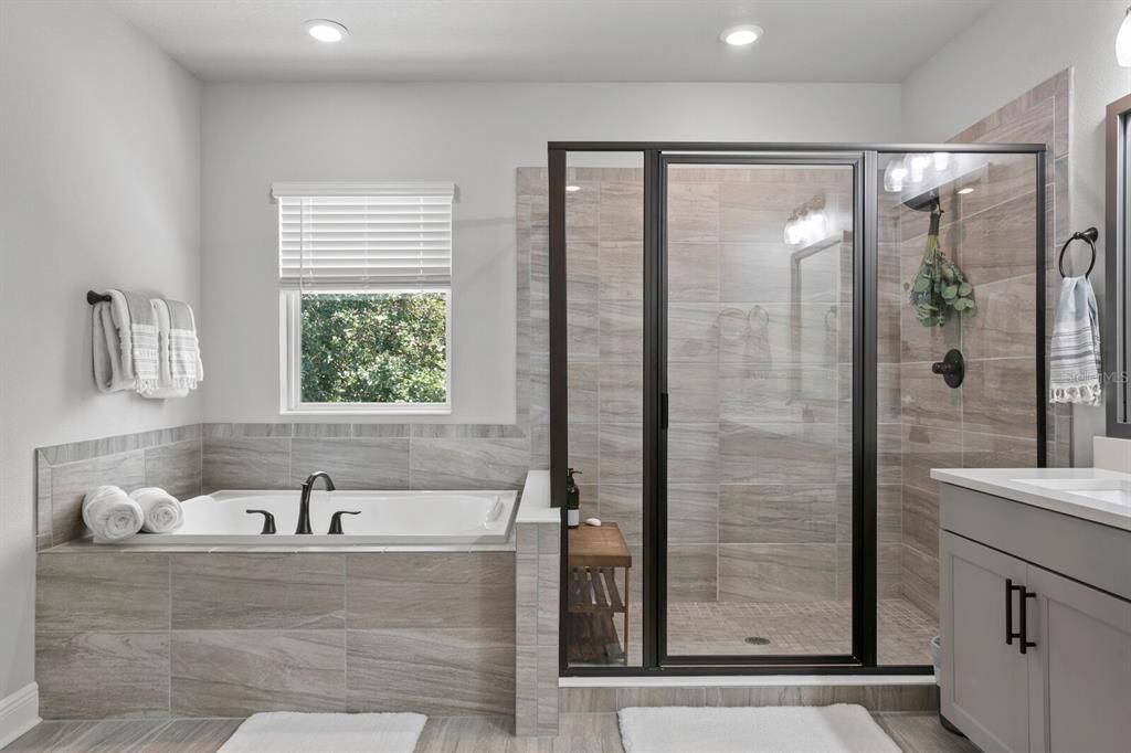 合同活跃: $5,000 (3 贝兹, 2 浴室, 2503 平方英尺)