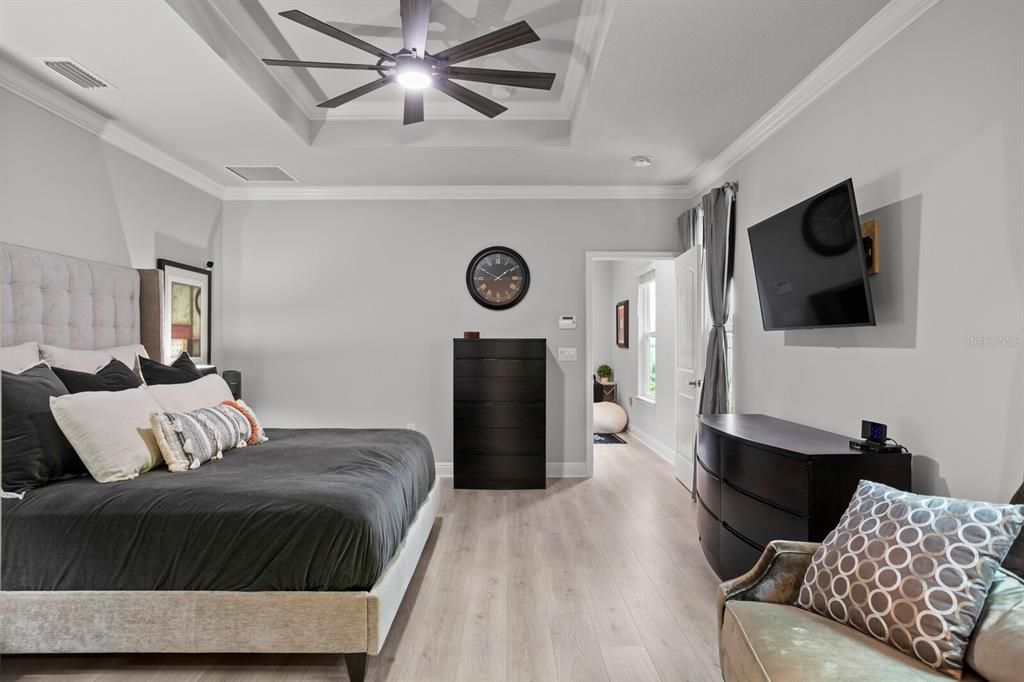 合同活跃: $5,000 (3 贝兹, 2 浴室, 2503 平方英尺)