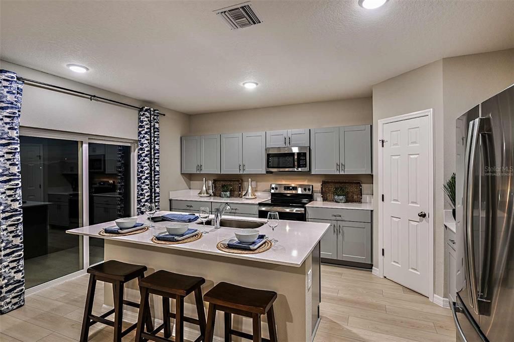 Active With Contract: $359,999 (5 beds, 3 baths, 2470 Square Feet)