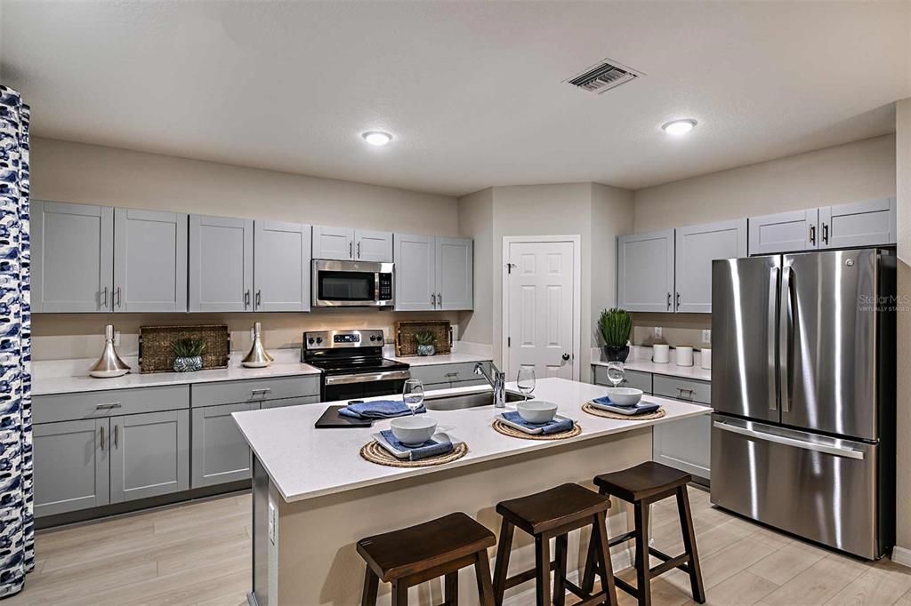 Active With Contract: $359,999 (5 beds, 3 baths, 2470 Square Feet)