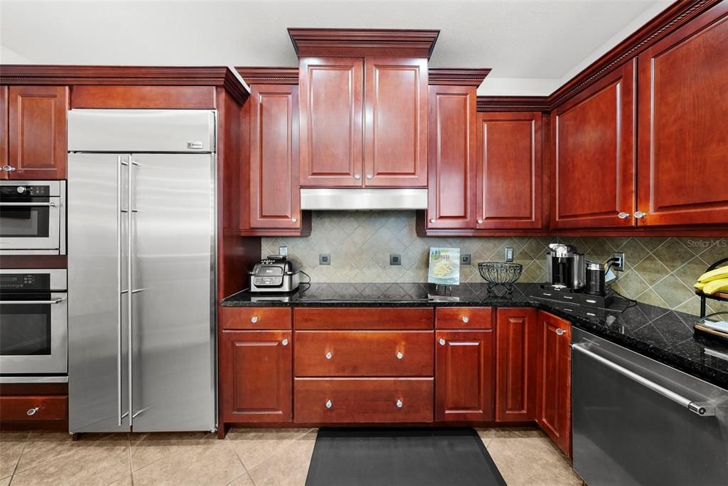 For Sale: $1,000,000 (3 beds, 2 baths, 2437 Square Feet)