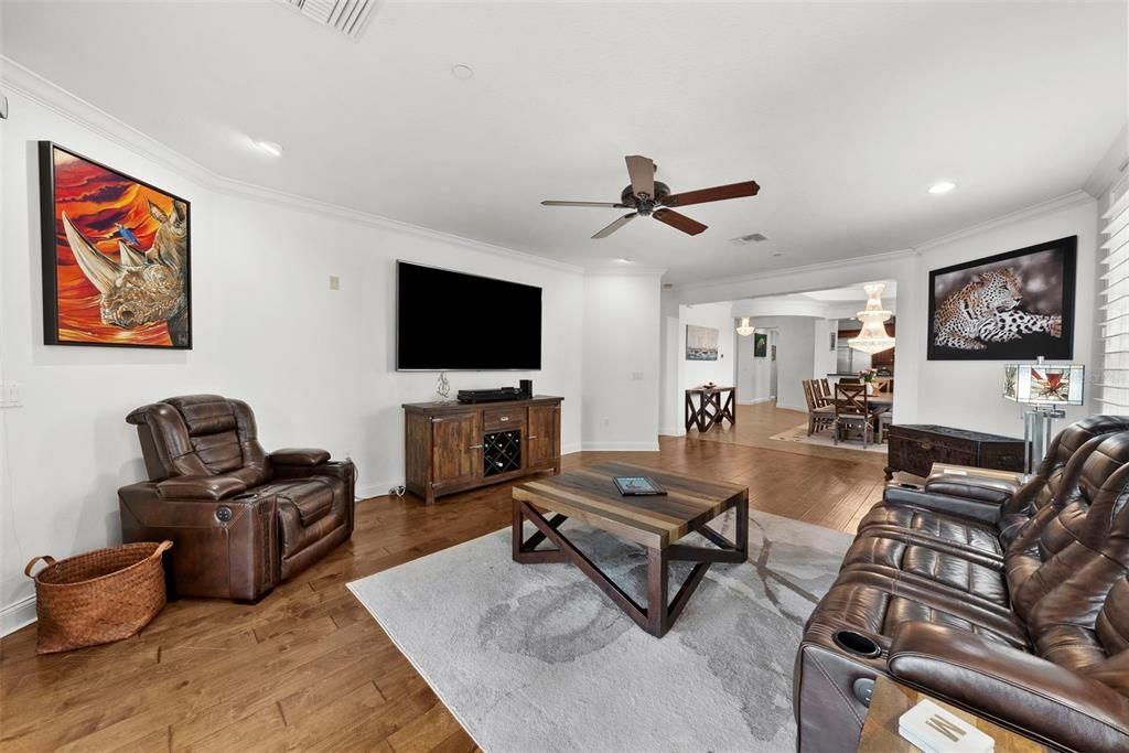 For Sale: $1,000,000 (3 beds, 2 baths, 2437 Square Feet)