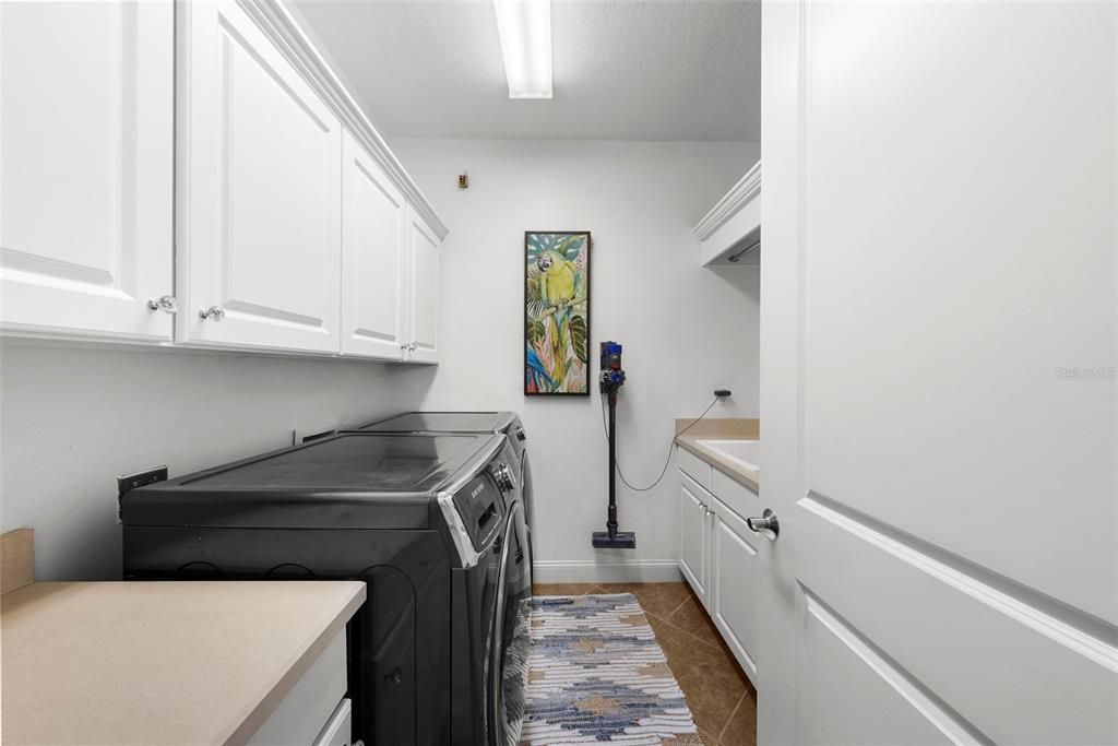 For Sale: $1,000,000 (3 beds, 2 baths, 2437 Square Feet)