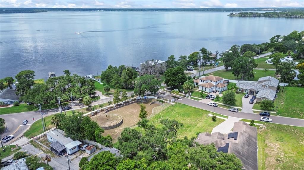 待售: $329,900 (0.30 acres)