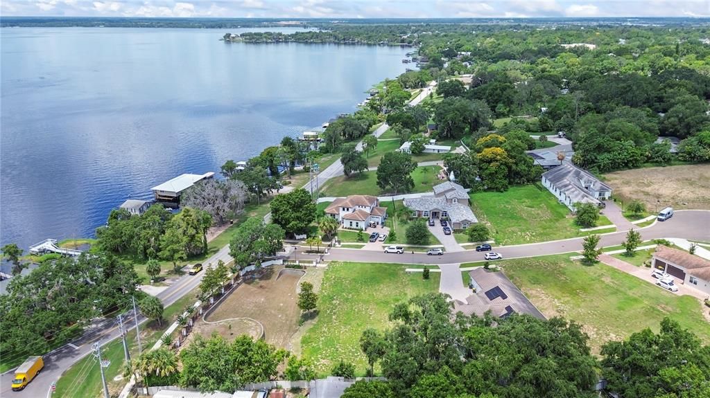 待售: $329,900 (0.30 acres)