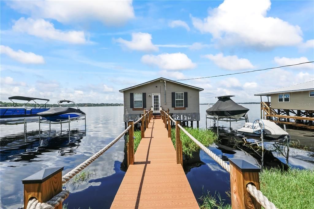 待售: $329,900 (0.30 acres)