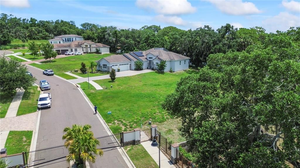 待售: $329,900 (0.30 acres)