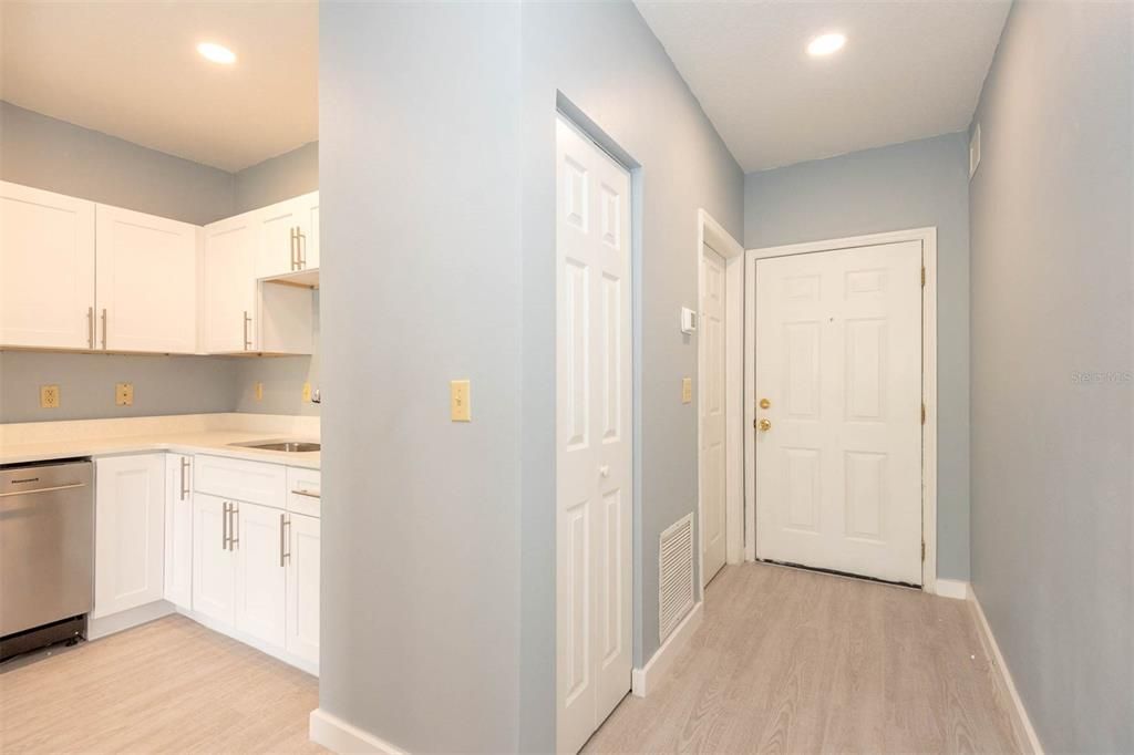 For Sale: $108,500 (2 beds, 2 baths, 1010 Square Feet)