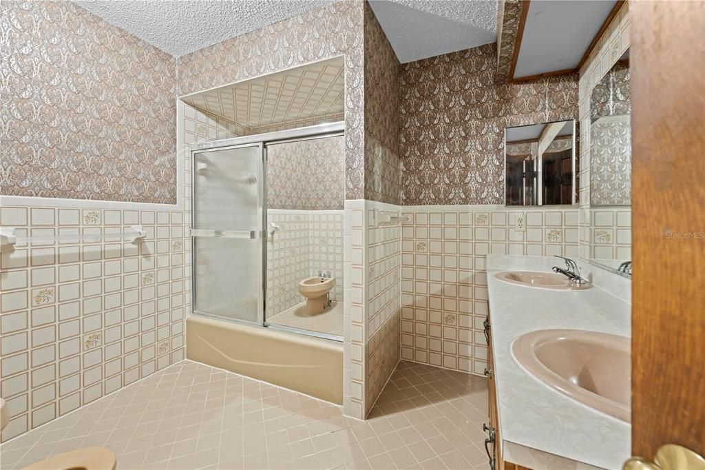 На продажу: $839,500 (5 спален, 4 ванн, 4364 Квадратных фут)