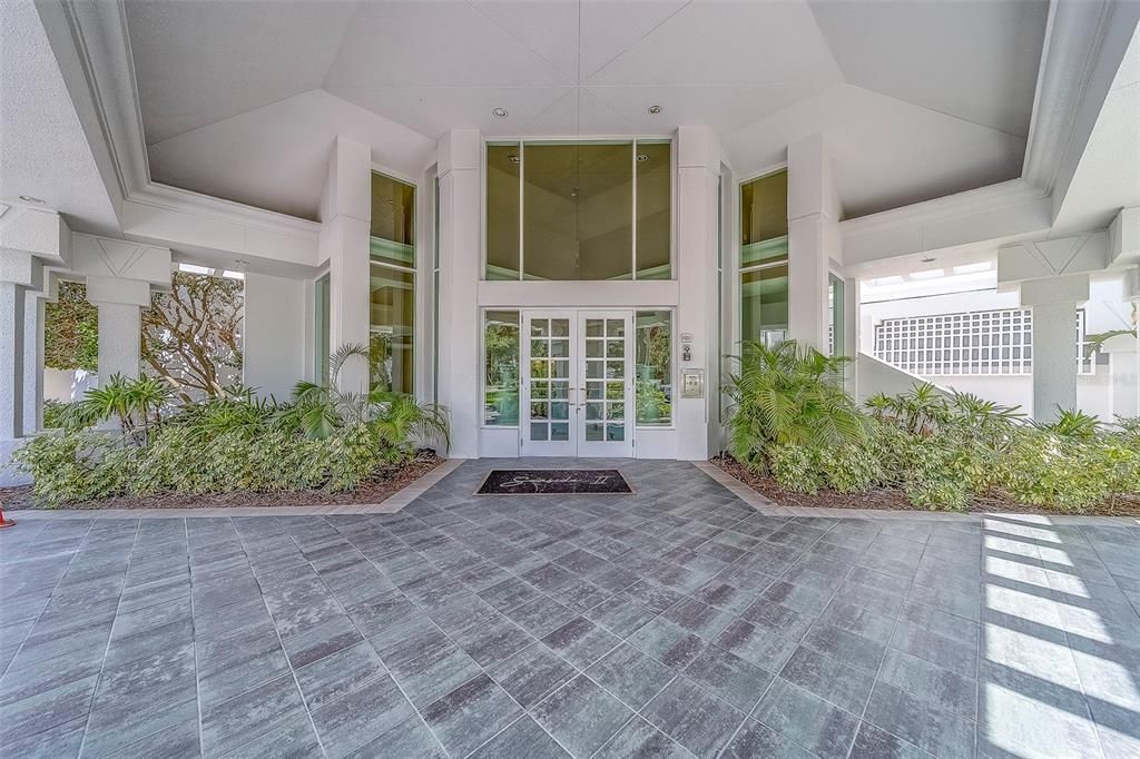 For Sale: $2,299,000 (3 beds, 3 baths, 2343 Square Feet)