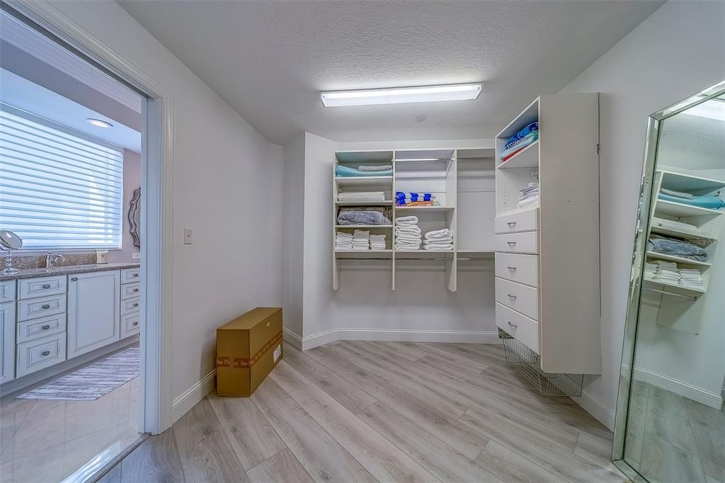 For Sale: $2,299,000 (3 beds, 3 baths, 2343 Square Feet)