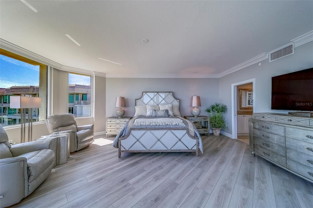 For Sale: $2,299,000 (3 beds, 3 baths, 2343 Square Feet)