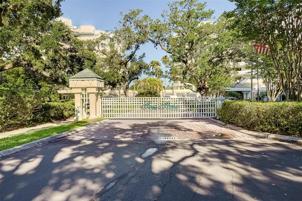 For Sale: $2,299,000 (3 beds, 3 baths, 2343 Square Feet)