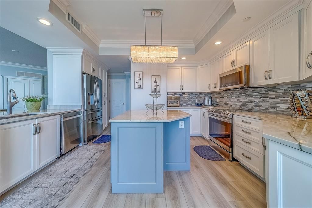 For Sale: $2,299,000 (3 beds, 3 baths, 2343 Square Feet)