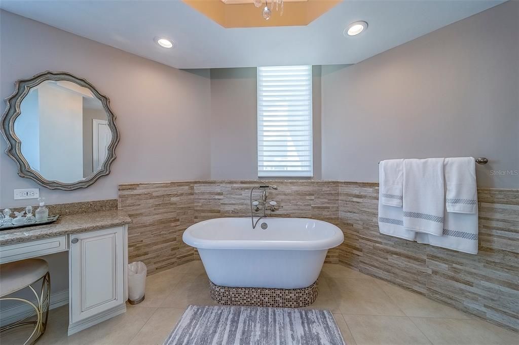 For Sale: $2,299,000 (3 beds, 3 baths, 2343 Square Feet)