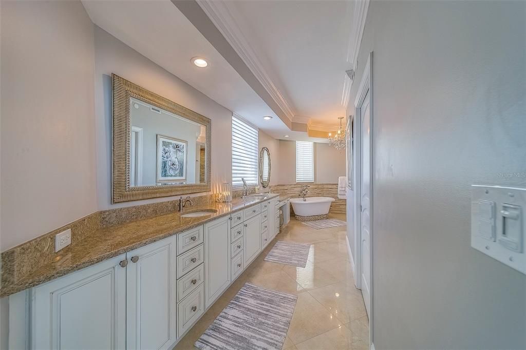 For Sale: $2,299,000 (3 beds, 3 baths, 2343 Square Feet)